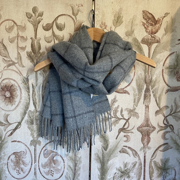Lambswool Scarf with Rolled Fringe - Check Torsa (grey)